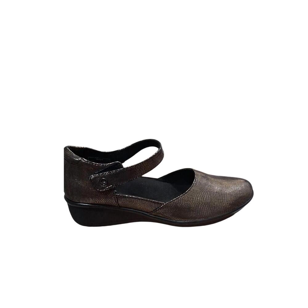 NEW REVERE women's osaka mary jane flat in golden sheen